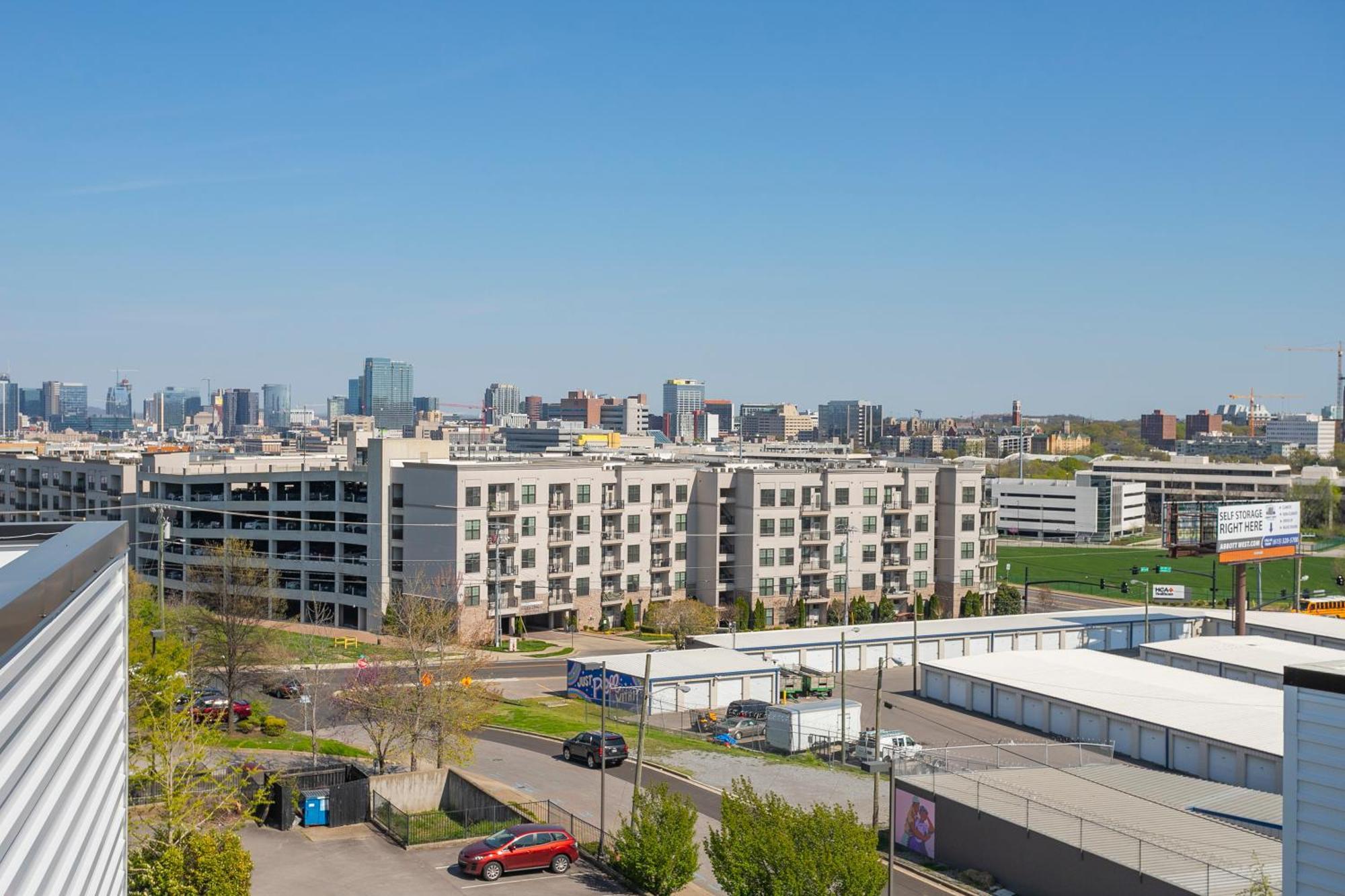 Luxury Townhome Skyline Views Mins To Dt Nashville Exterior photo