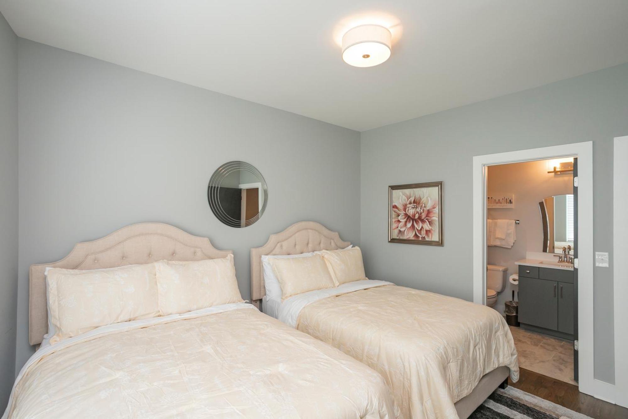 Luxury Townhome Skyline Views Mins To Dt Nashville Exterior photo