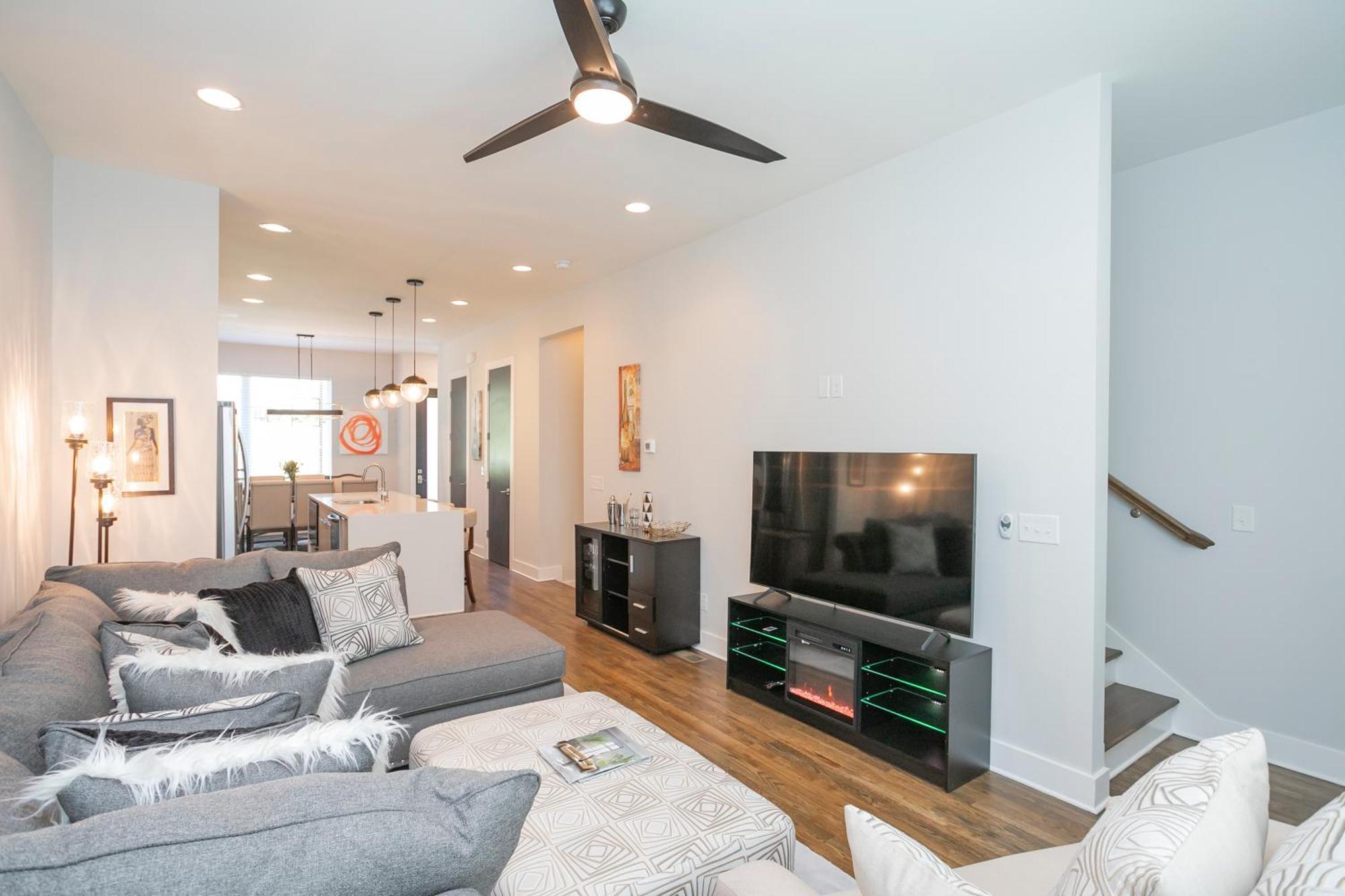 Luxury Townhome Skyline Views Mins To Dt Nashville Exterior photo