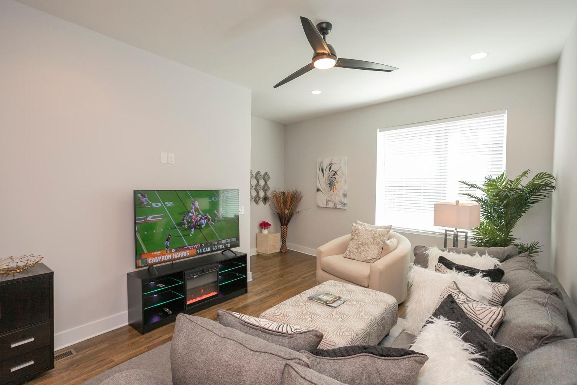 Luxury Townhome Skyline Views Mins To Dt Nashville Exterior photo