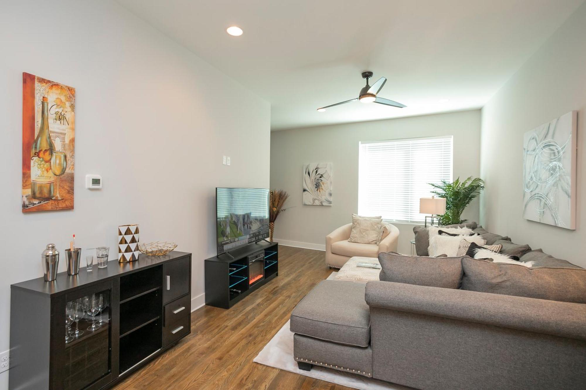 Luxury Townhome Skyline Views Mins To Dt Nashville Exterior photo