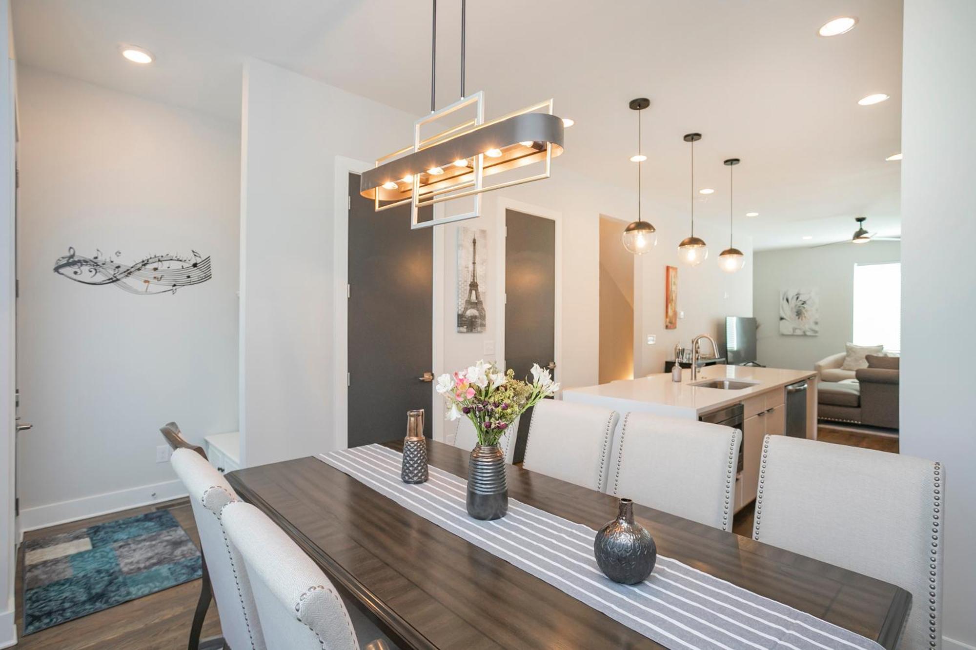 Luxury Townhome Skyline Views Mins To Dt Nashville Exterior photo