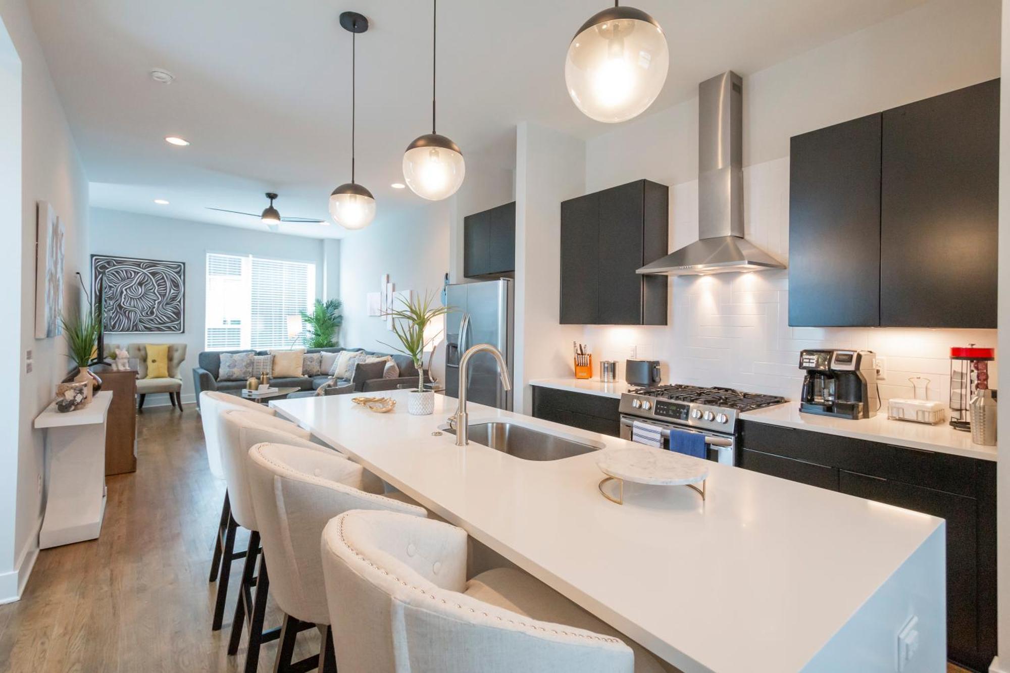 Luxury Townhome Skyline Views Mins To Dt Nashville Exterior photo