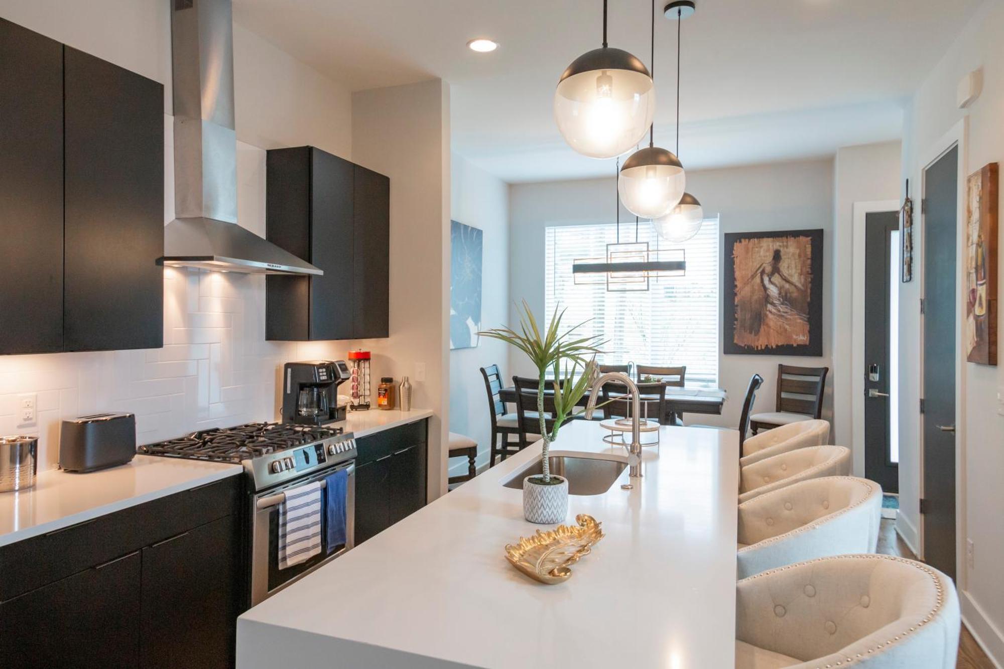 Luxury Townhome Skyline Views Mins To Dt Nashville Exterior photo